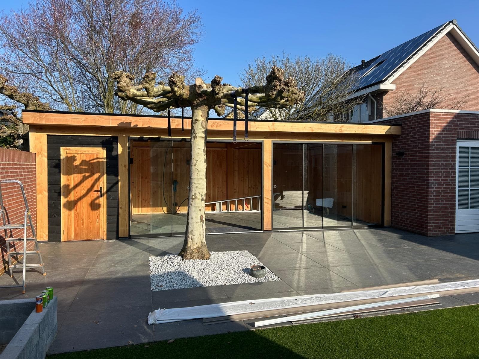 Tuinhuis met sfeerverlichting