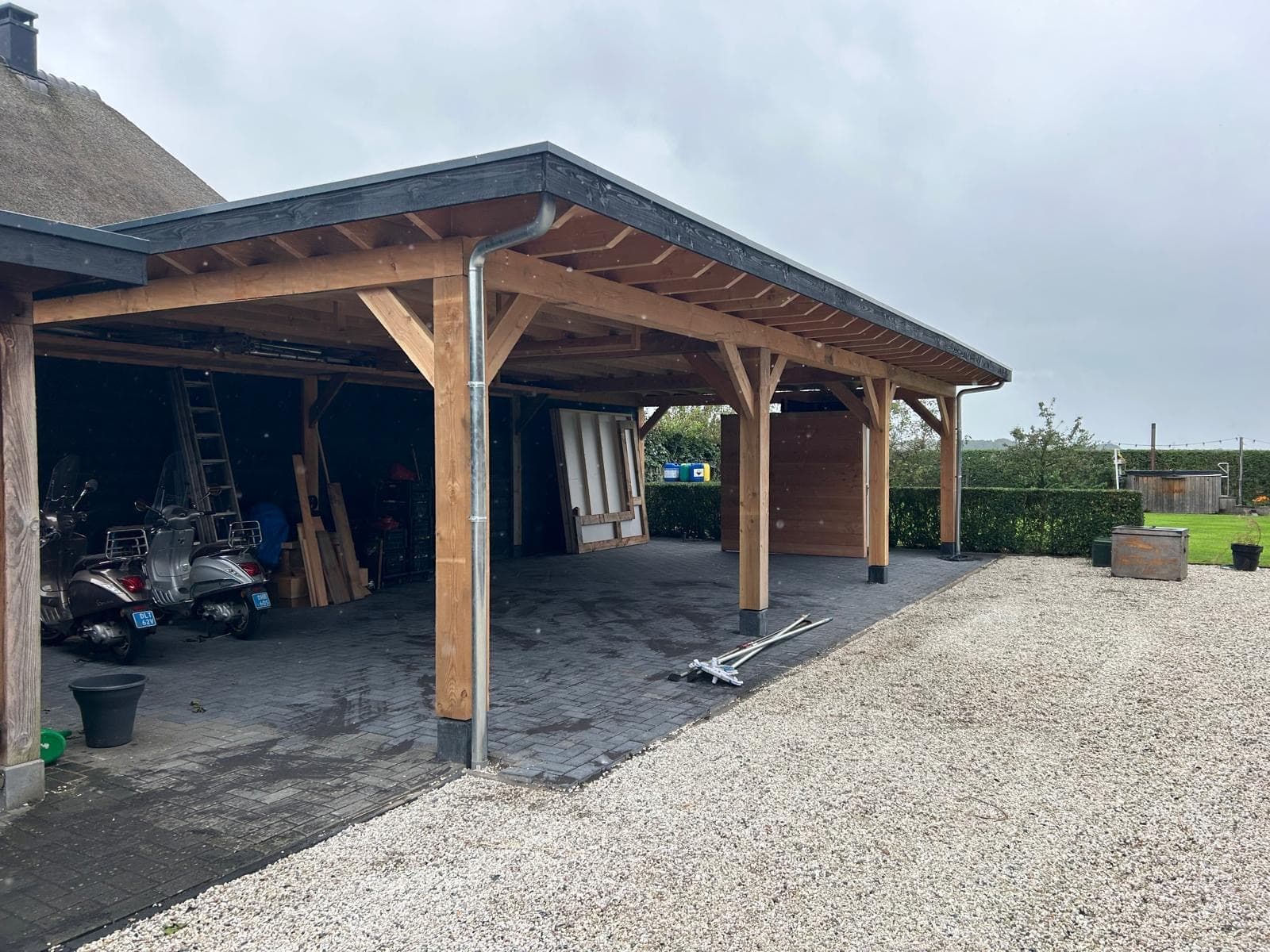 Carport in lariks hout