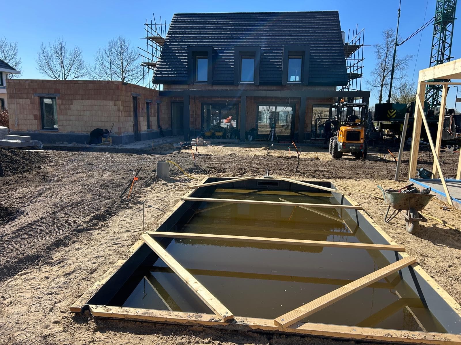 Houten overkapping in West-Brabant