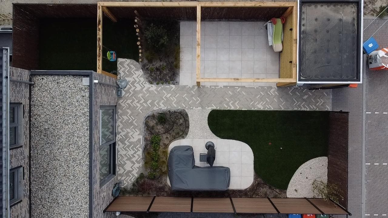 Tuinkamer met loungeset en sfeerverlichting