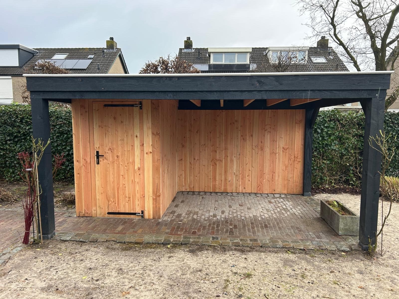 Tuinkamer met loungeset en sfeerverlichting