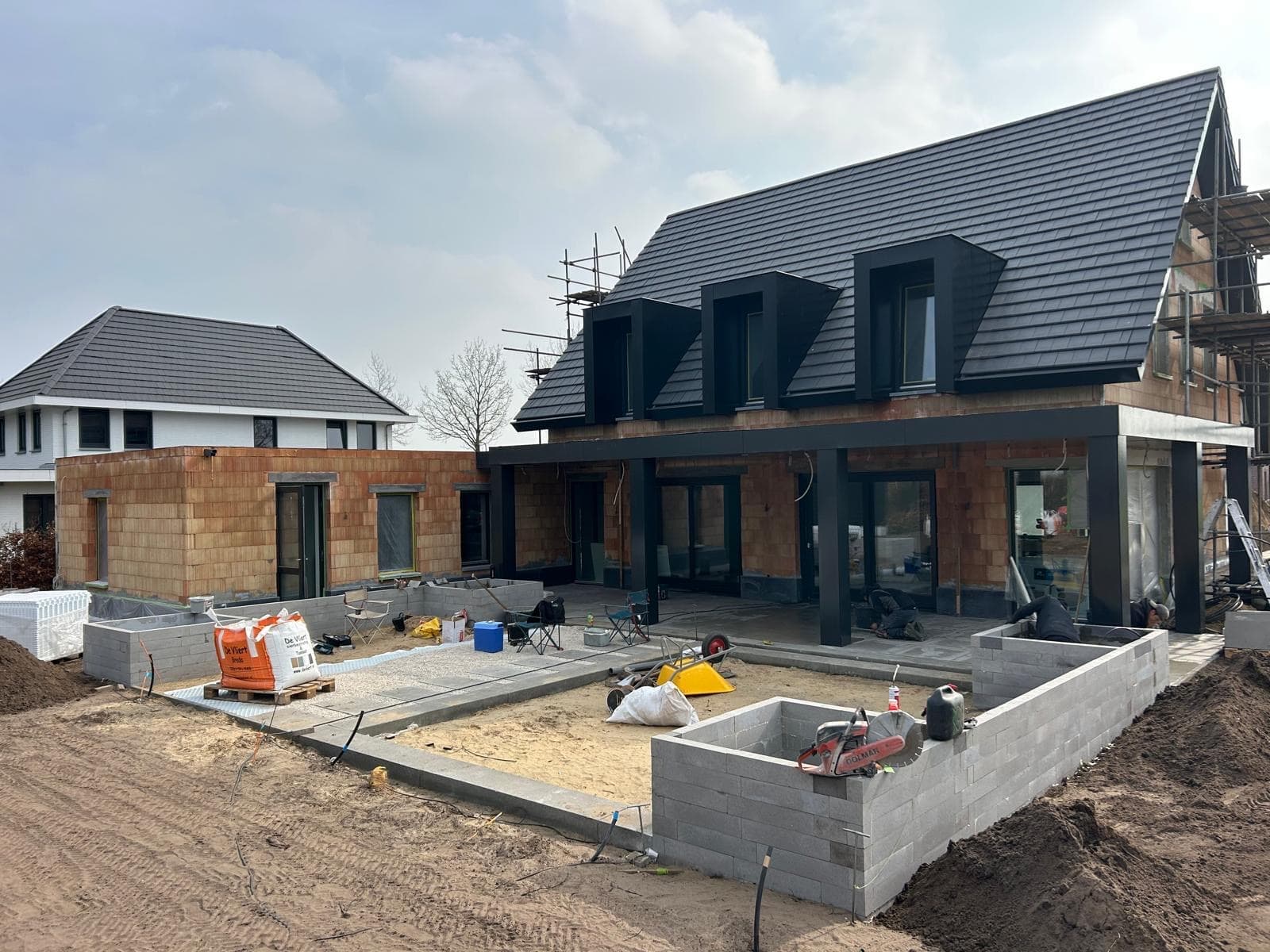 Houten carport voor twee auto's