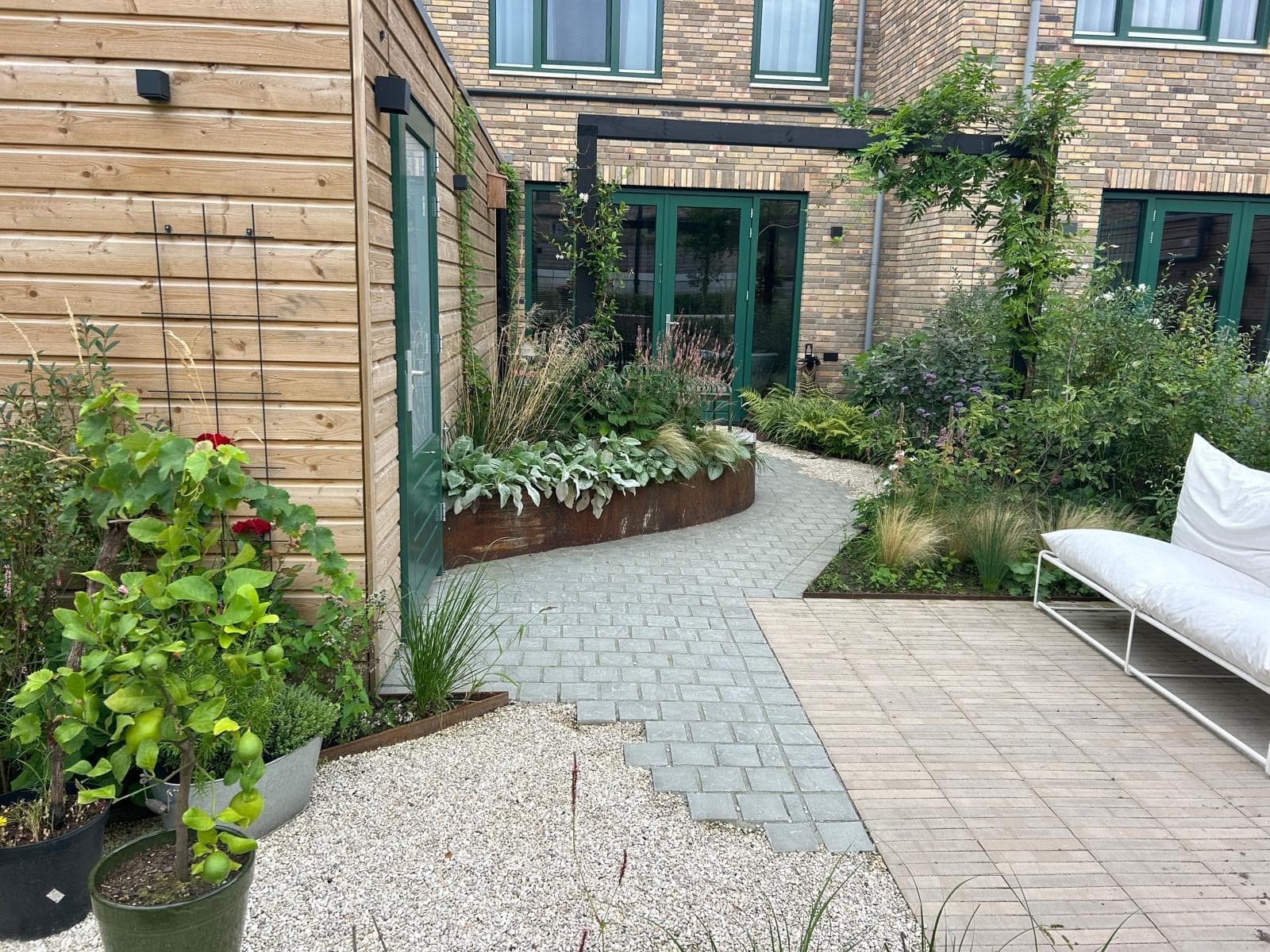 Project in Rijsbergen door De Graaf Tuin en Interieur